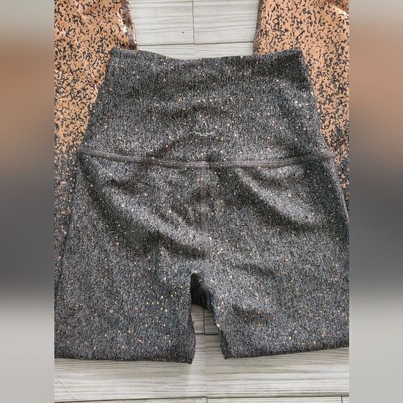 Beyond Yoga Ombre Sparkling Rose Gold Leggings in Gray Size XS - Picture 3 of 12